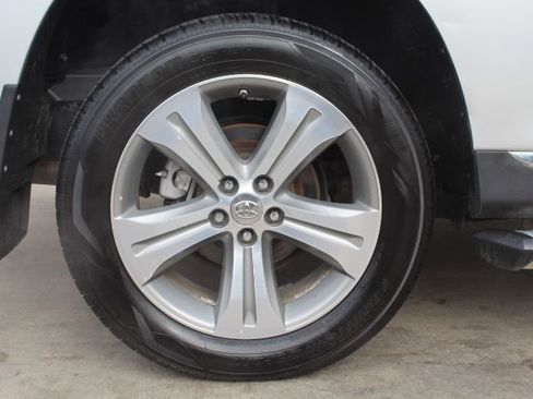 Used 2012 Toyota Highlander Limited image 12