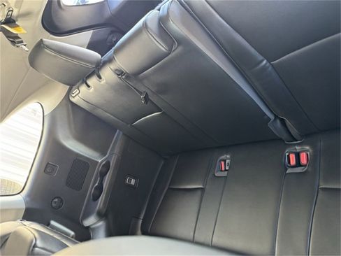 Certified 2022 Toyota Highlander XLE image 9