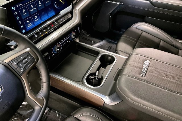 Used 2024 Chevrolet Silverado 2500 High Country w/ Technology Package AWD/4WD image 15