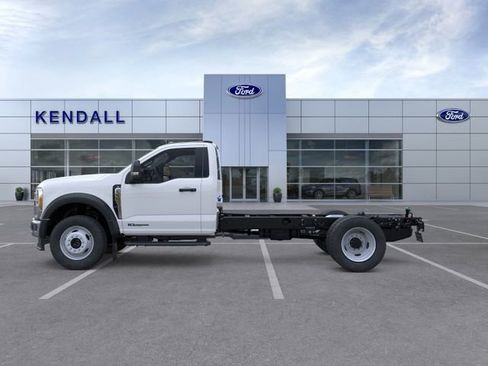 New 2025 Ford F550 4x4 Regular Cab Super Duty image 3
