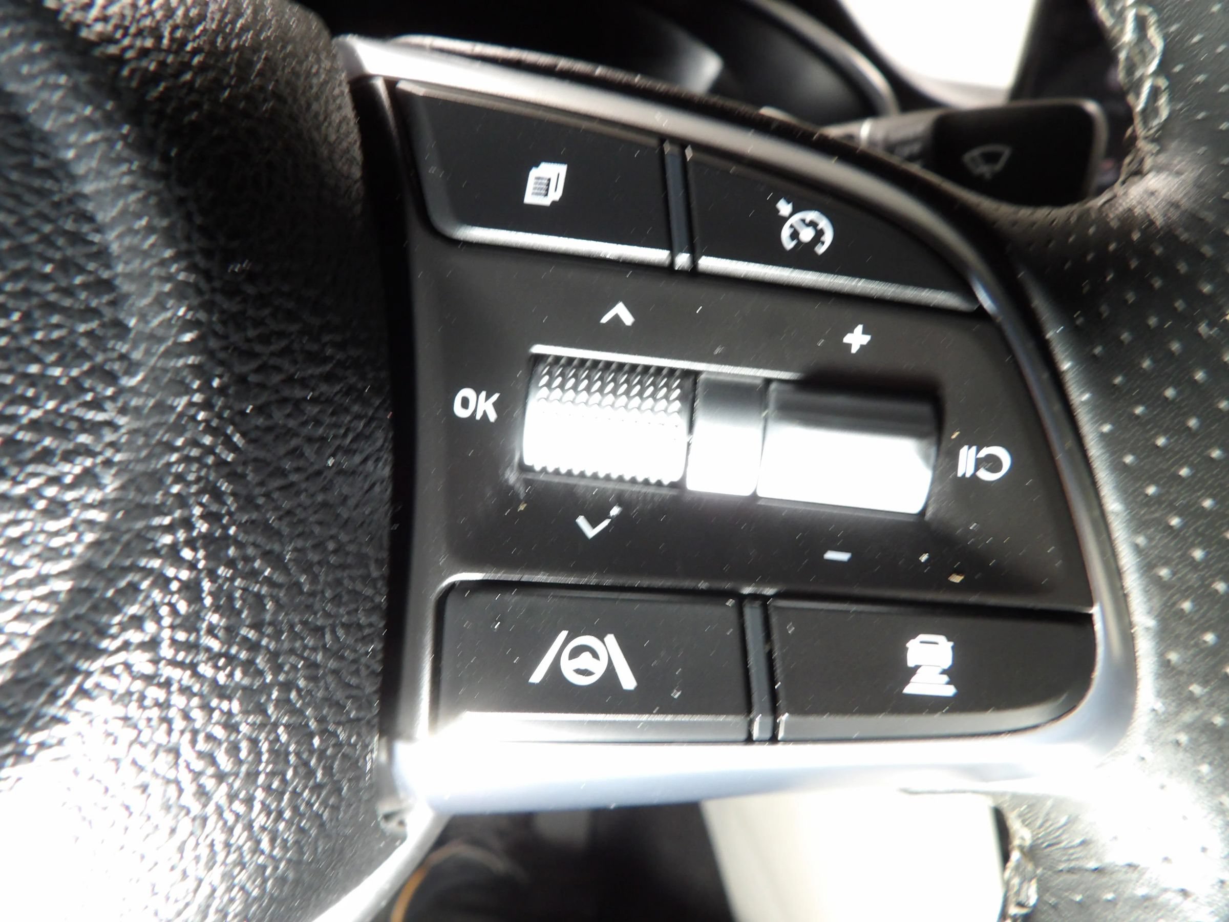 Used 2023 Genesis G70 2.0T AWD/4WD image 21