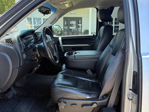 Used 2011 Chevrolet Silverado 1500 LT w/ Florida Edition RWD image 11