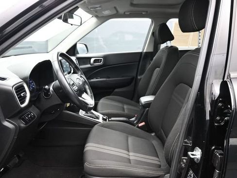 Used 2022 Hyundai Venue SEL FWD image 7