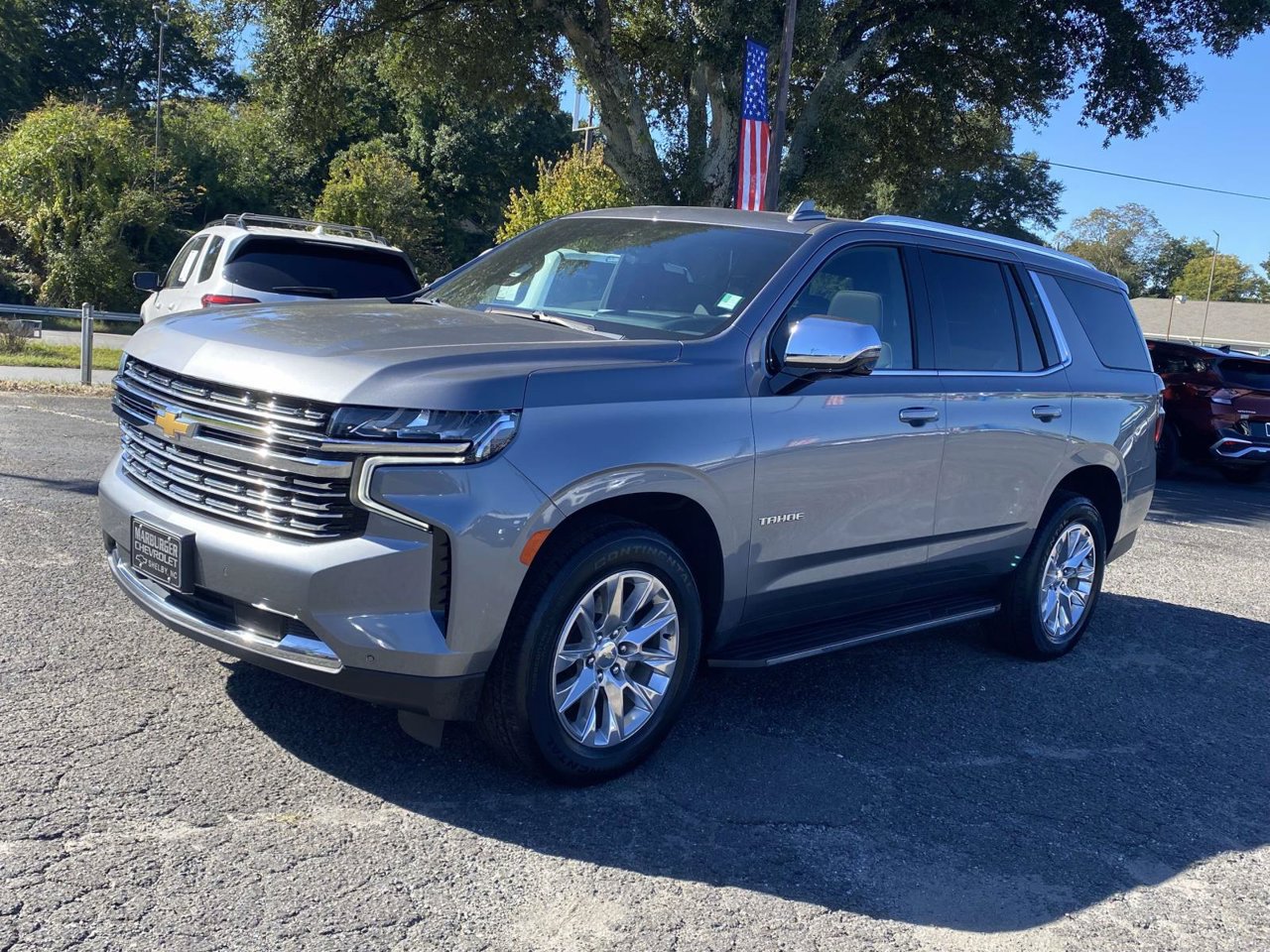 Used 2021 Chevrolet Tahoe Premier w/ Premium Package RWD image 3