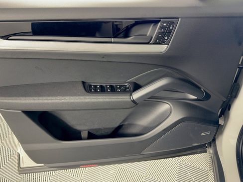 Certified 2024 Porsche Cayenne AWD/4WD image 14