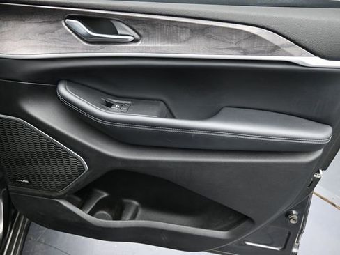 Used 2022 Jeep Grand Cherokee L Limited image 36