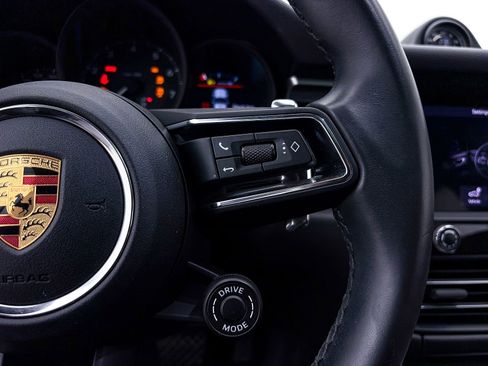 Used 2023 Porsche Macan Turbo image 36