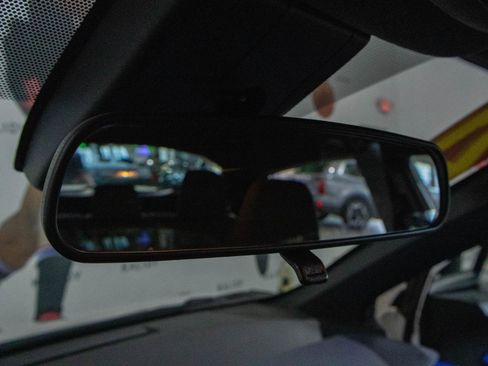 Used 2021 Toyota C-HR XLE FWD image 12