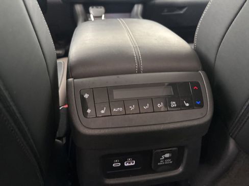 Used 2025 Nissan Pathfinder Platinum w/ Cargo Package AWD/4WD image 25