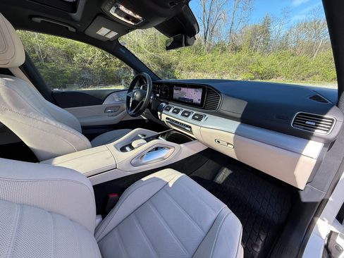 Used 2025 Mercedes-Benz GLS 450 4MATIC image 19