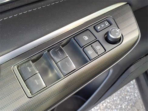 Used 2022 Toyota Venza Limited w/ Advanced Technology Package image 15