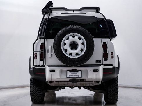 Used 2024 Land Rover Defender 110 S image 11