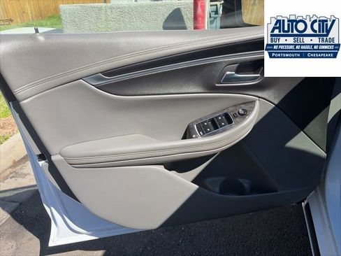 Used 2014 Chevrolet Impala LT w/ Convenience Package FWD image 10