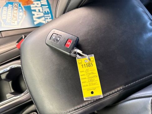 Used 2019 Toyota Tacoma TRD Off-Road w/ Technology Package AWD/4WD image 28
