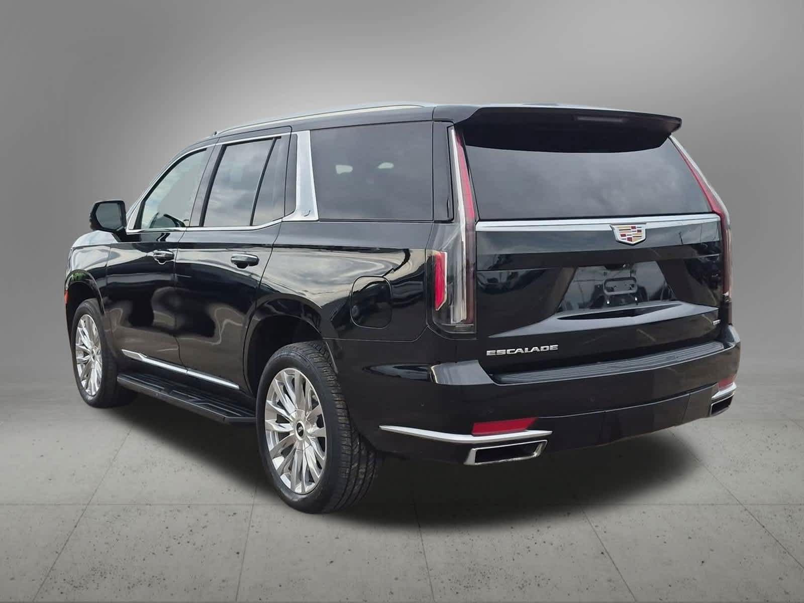 Used 2023 Cadillac Escalade Premium Luxury AWD/4WD image 4