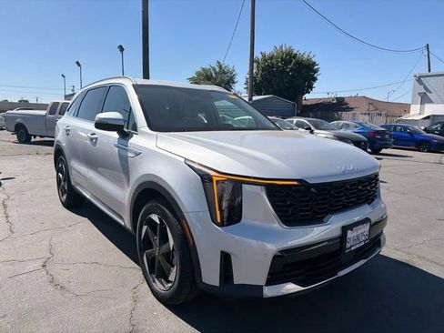 Used 2025 Kia Sorento EX FWD image 3