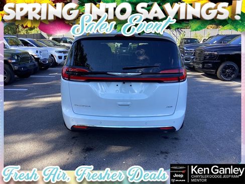 New 2026 Chrysler Pacifica Select AWD/4WD image 7