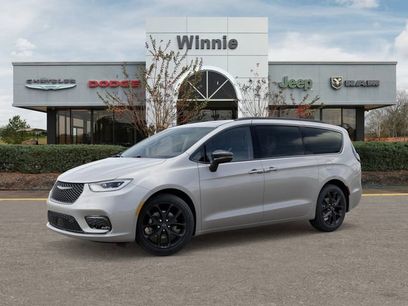 New 2026 Chrysler Pacifica Limited w/ S Appearance Package