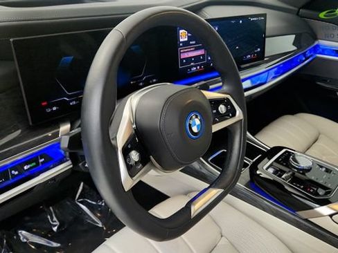 Used 2023 BMW i7 xDrive60 AWD/4WD image 47