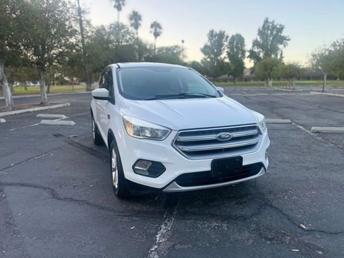 Used 2017 Ford Escape SE FWD image 3