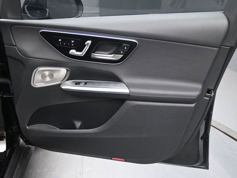 Used 2025 Mercedes-Benz GLC 300 image 26