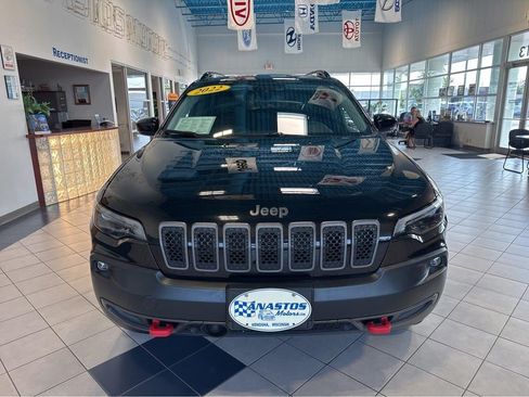 Used 2022 Jeep Cherokee Trailhawk w/ Comfort/Convenience Group AWD/4WD image 2