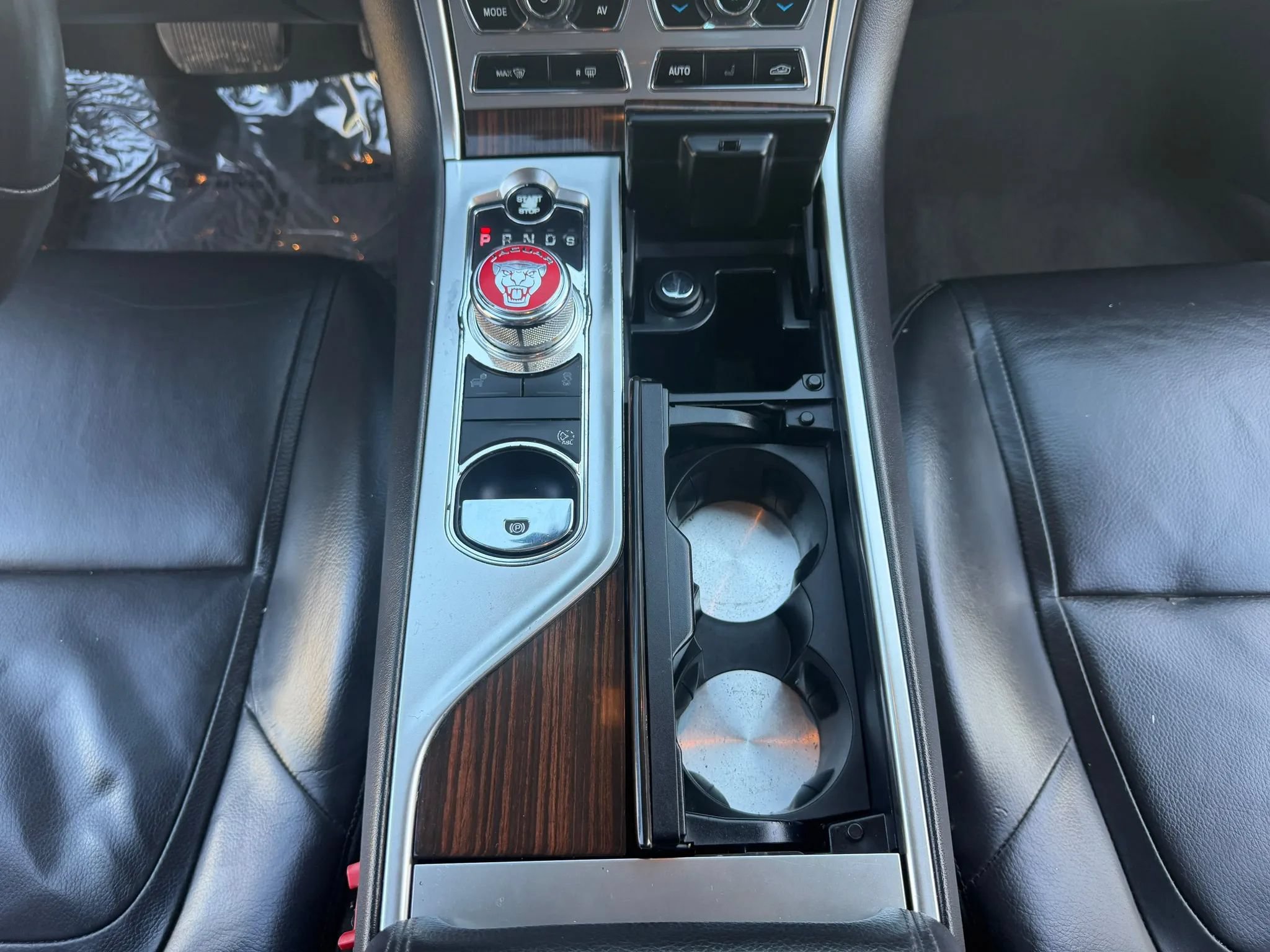 Used 2014 Jaguar XF RWD image 30