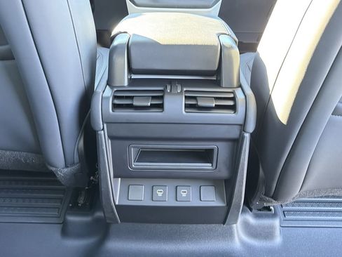 Used 2025 Land Rover Defender 110 S image 18