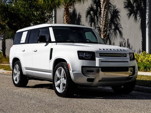 Used 2023 Land Rover Defender 130 SE image 8