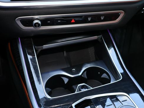 Used 2025 BMW X7 M60i image 30