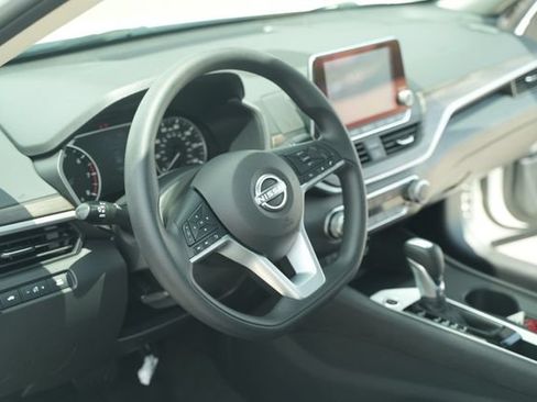 Used 2025 Nissan Altima 2.5 SV FWD image 27