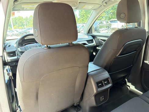 Used 2024 GMC Terrain SLE AWD/4WD image 19