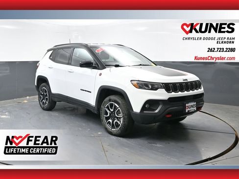 Used 2025 Jeep Compass Trailhawk AWD/4WD image 1