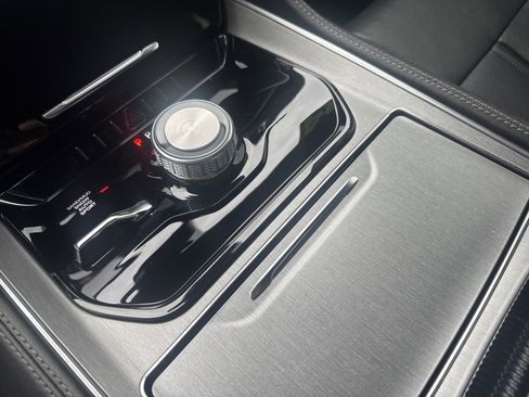 Used 2024 Jeep Wagoneer L Series II image 24