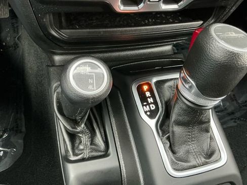 Used 2022 Jeep Gladiator Sport image 24
