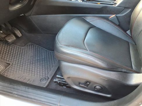 Used 2025 Jeep Compass Trailhawk w/ Trailhawk Elite Group image 16