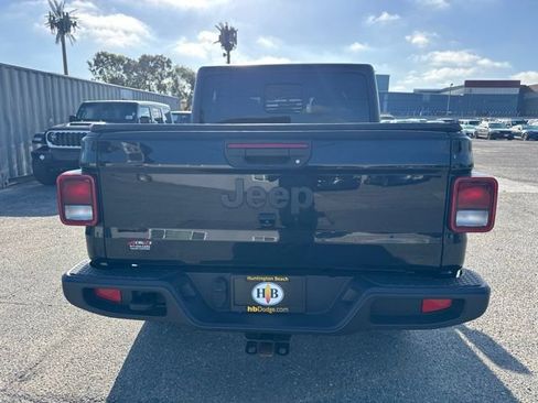 Used 2022 Jeep Gladiator Sport AWD/4WD image 6