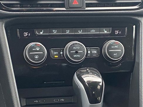 Certified 2024 Volkswagen Taos SE image 6