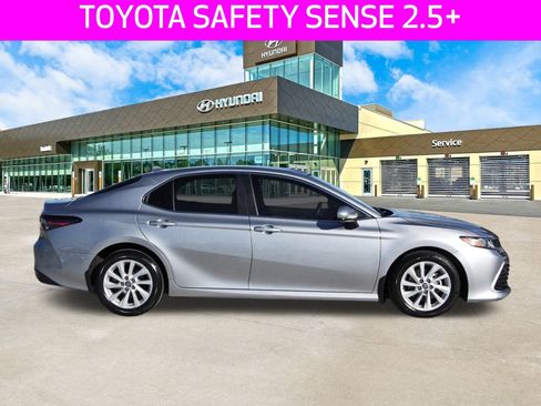 Used 2023 Toyota Camry LE image 4