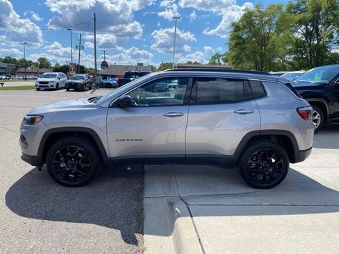 Used 2022 Jeep Compass Latitude AWD/4WD image 9