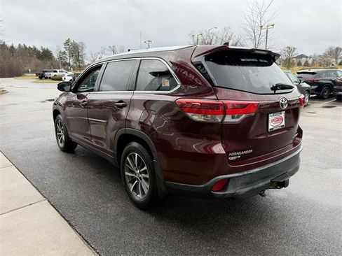 Used 2018 Toyota Highlander XLE image 3