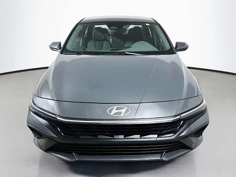 Used 2024 Hyundai Elantra SEL FWD image 2