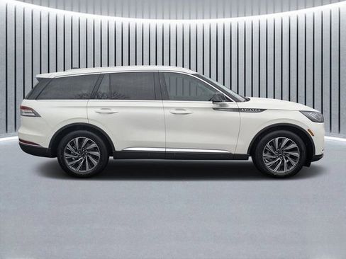 New 2026 Lincoln Aviator 2WD image 2