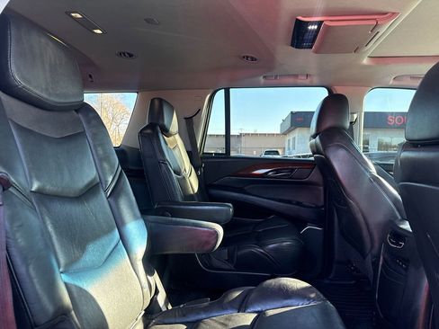 Used 2018 Cadillac Escalade Luxury image 13