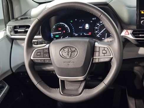 Certified 2025 Toyota Sienna XLE image 27