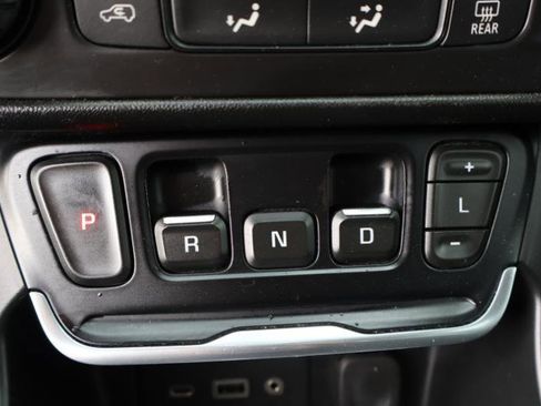 Used 2018 GMC Terrain SLE FWD image 19