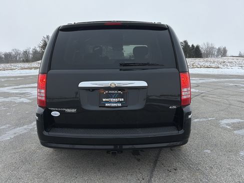 Used 2009 Chrysler Town & Country Limited w/ Entertainment Group #3 image 18