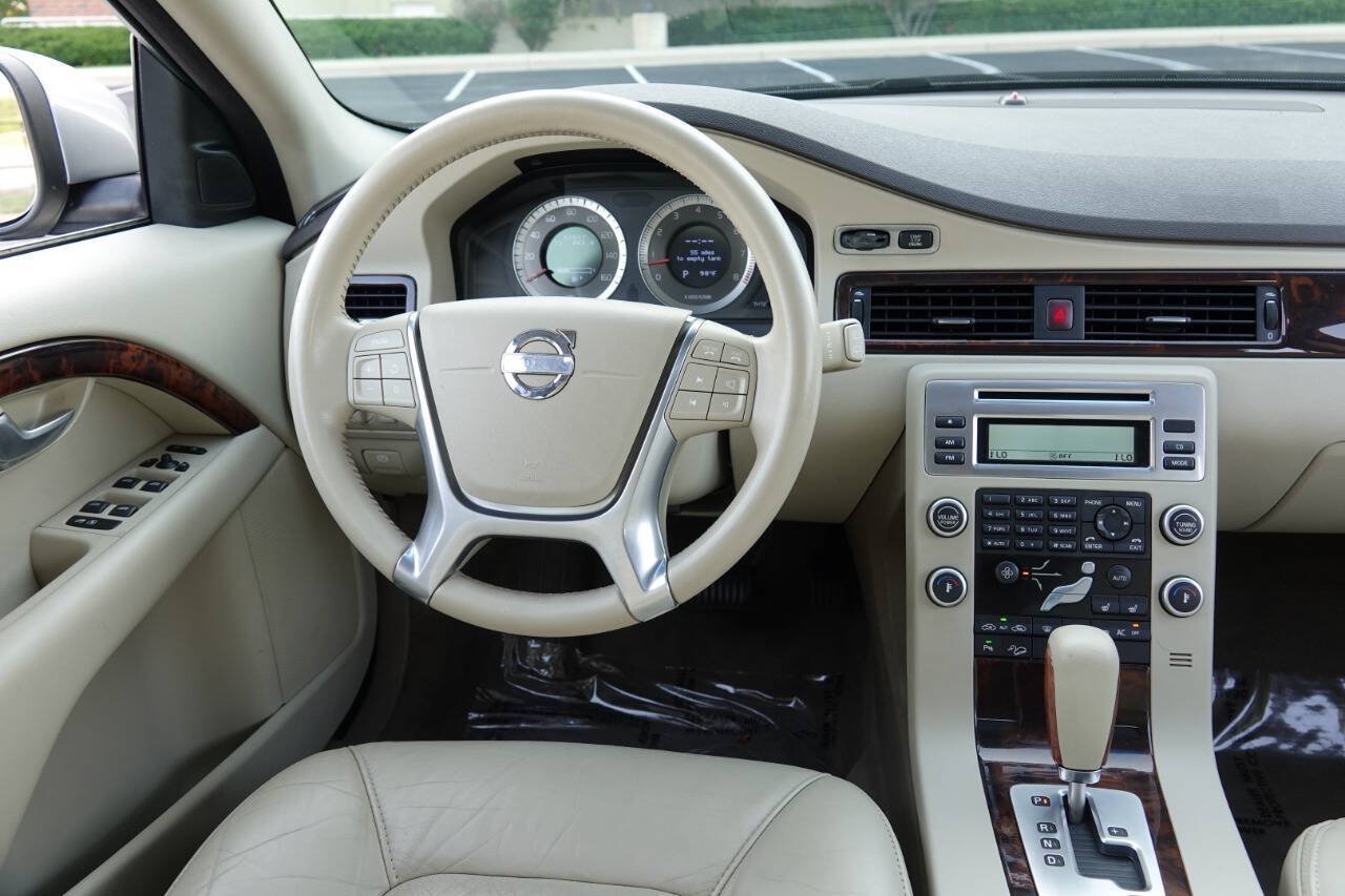 Used 2010 Volvo XC70 T6 AWD/4WD image 6