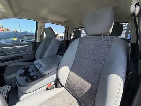 Used 2019 RAM 1500 Classic SLT w/ Luxury Group AWD/4WD image 18