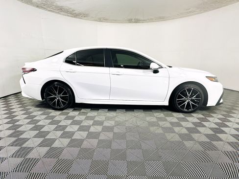 Used 2024 Toyota Camry SE w/ Cold Weather Package FWD image 2